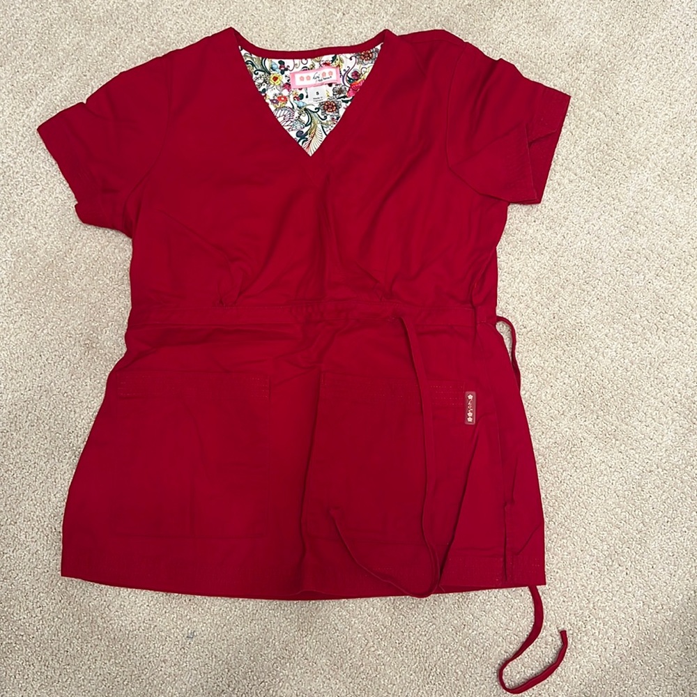 Koi scrub top small